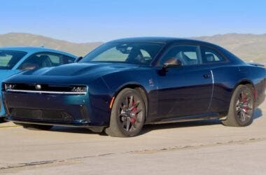 Dodge Charger Daytona EV vs. Ford Mustang Dark Horse | Video Drag Race