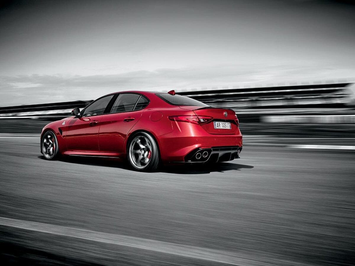 Alfa Romeo Giulia: La dotazione di serie di tutti gli allestimenti ed i  pack aggiuntivi 