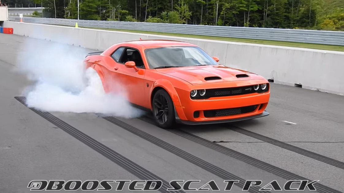 Dodge Challenger Srt Hellcat Redeye La Potente Muscle Car Fa Burnout Video