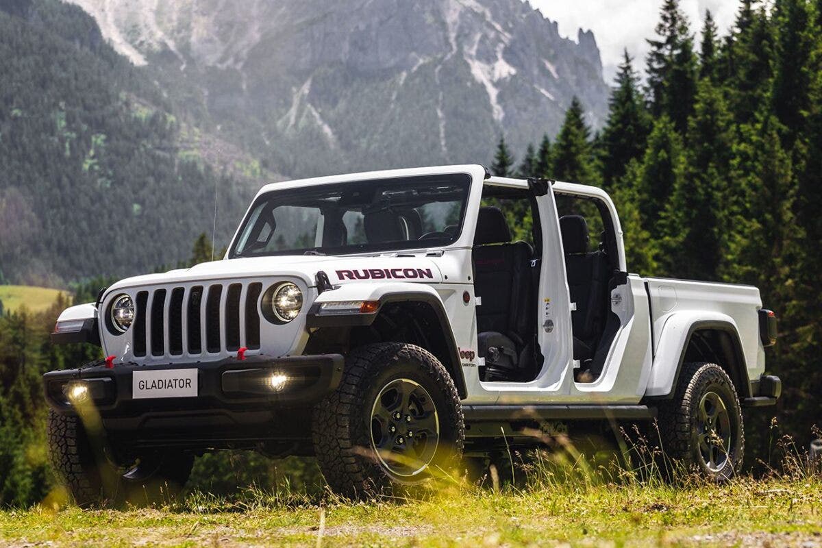 Jeep Gladiator Vs Dodge Ram 1500