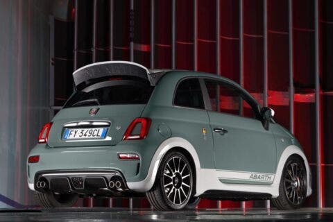 Abarth 695 70° Anniversario spoiler Assetto Variabile