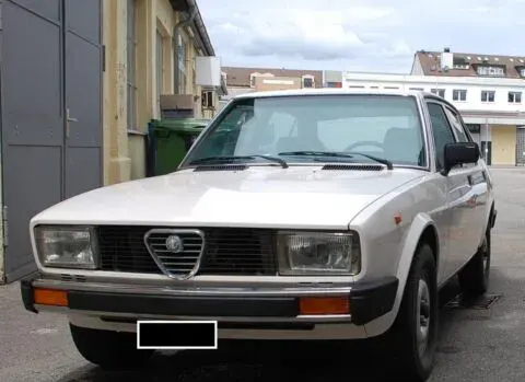 Alfa Romeo Alfetta 2000 blindata 1980 asta