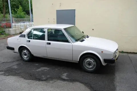 Alfa Romeo Alfetta 2000 blindata 1980 asta