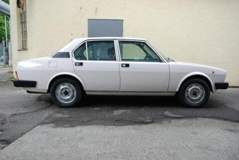 Alfa Romeo Alfetta 2000 blindata 1980 asta