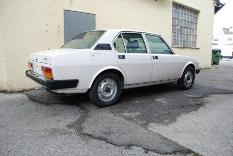 Alfa Romeo Alfetta 2000 blindata 1980 asta