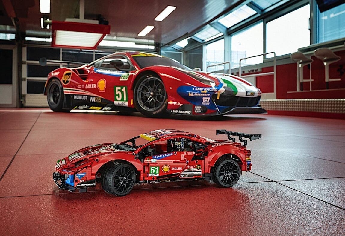 Ferrari 488 GTE AF Corse 51 diventa un nuovo modellino LEGO Technic