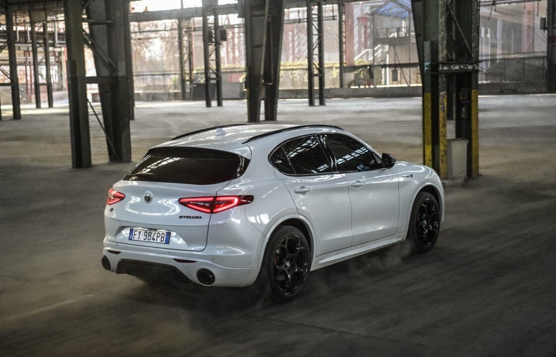 Alfa romeo stelvio 2022