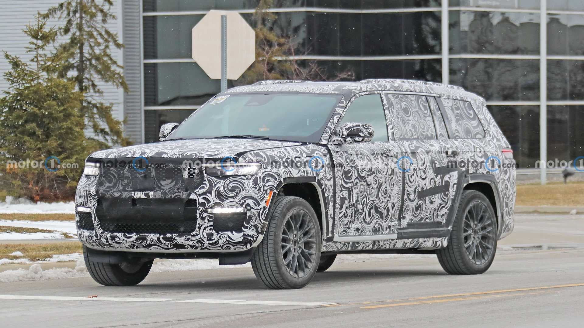 Jeep Grand Cherokee 2022 avvistata con meno camuffamento 