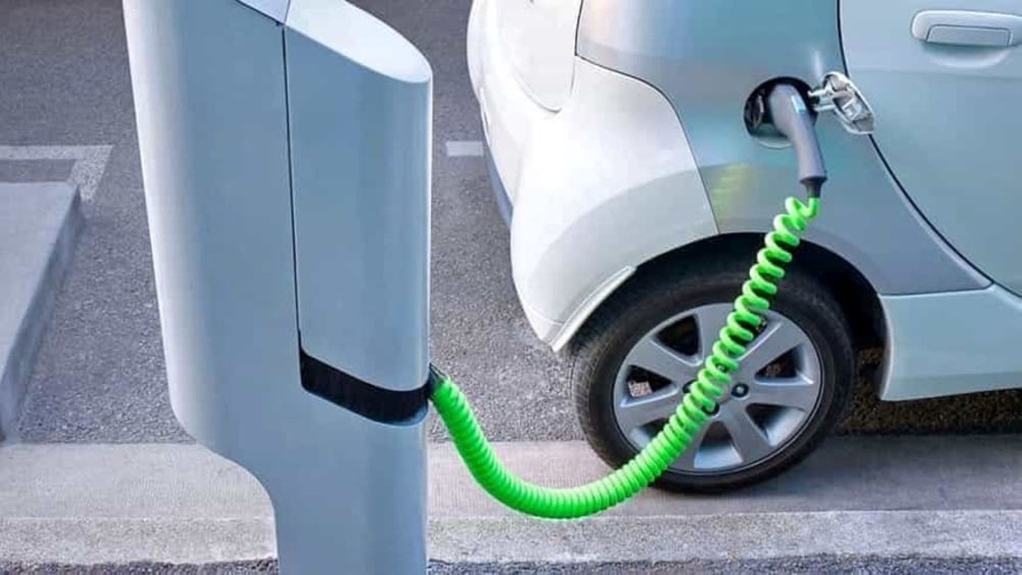 Ricarica dell'auto elettrica in Corrente Alternata e in Corrente Continua