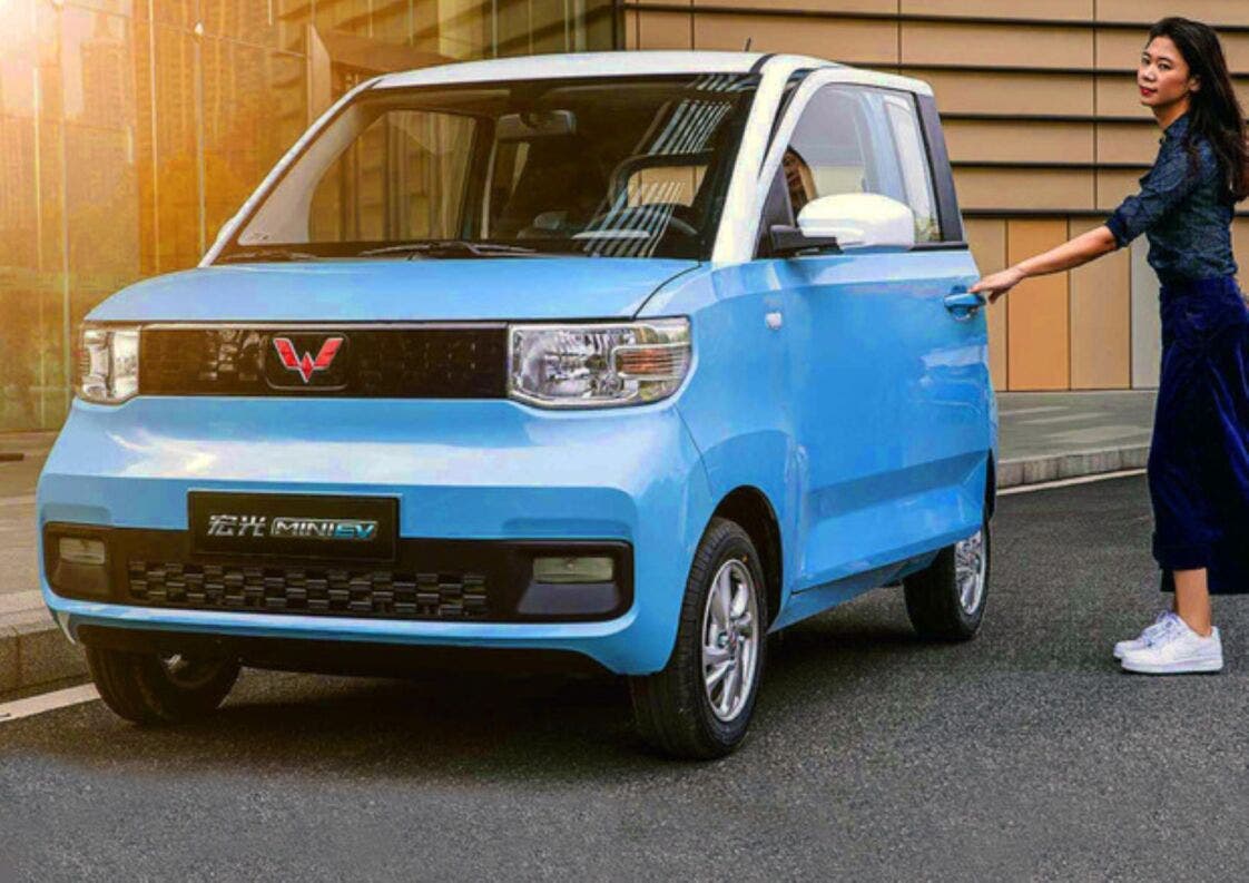 Hong Guang Mini EV auto elettrica da 3.600 euro più venduta al mondo