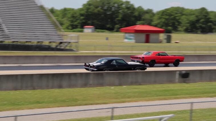 Dodge Super Bee A12 vs Chevrolet Camaro SS drag race