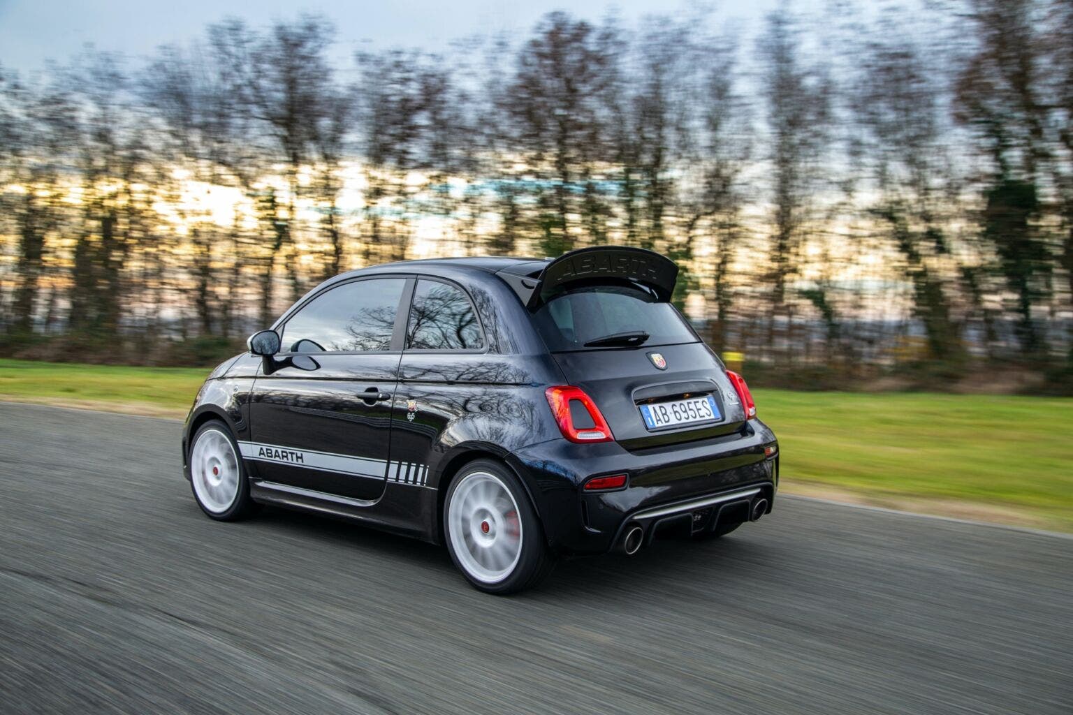 Nuova Abarth 695 Esseesse: Ecco L'ultima Sportiva In Edizione Limitata ...