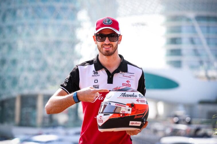 Giovinazzi casco Raikkonen