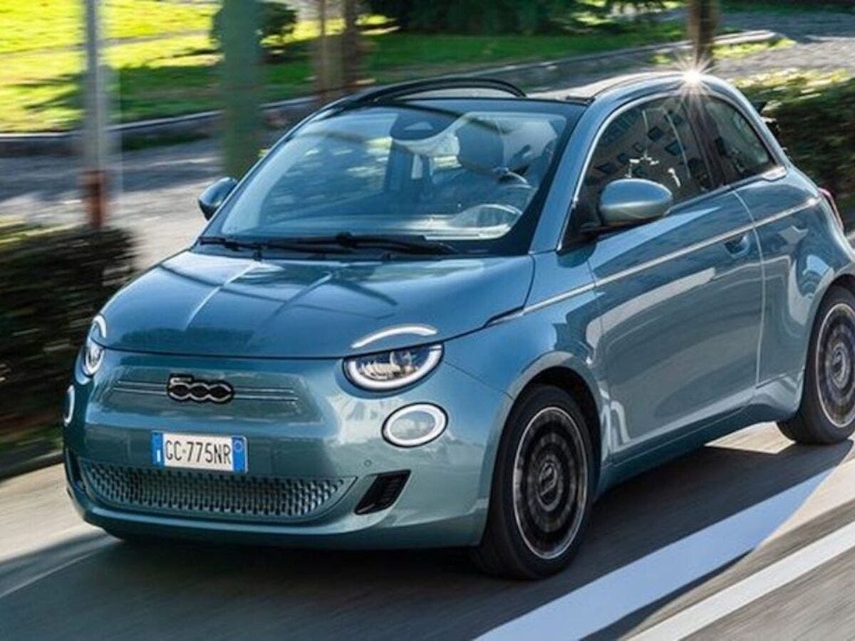 Fiat 500 elettrica 3+1, svelata la versione con una porta in più