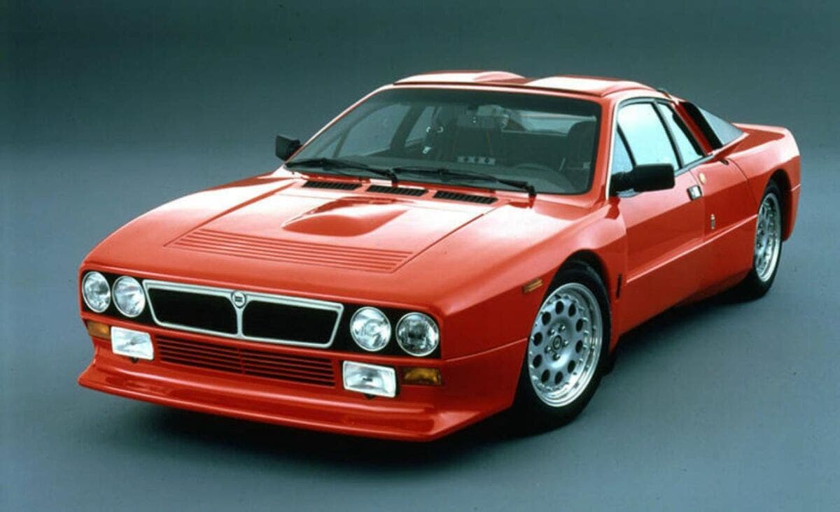 auto lancia rally 037 stradale