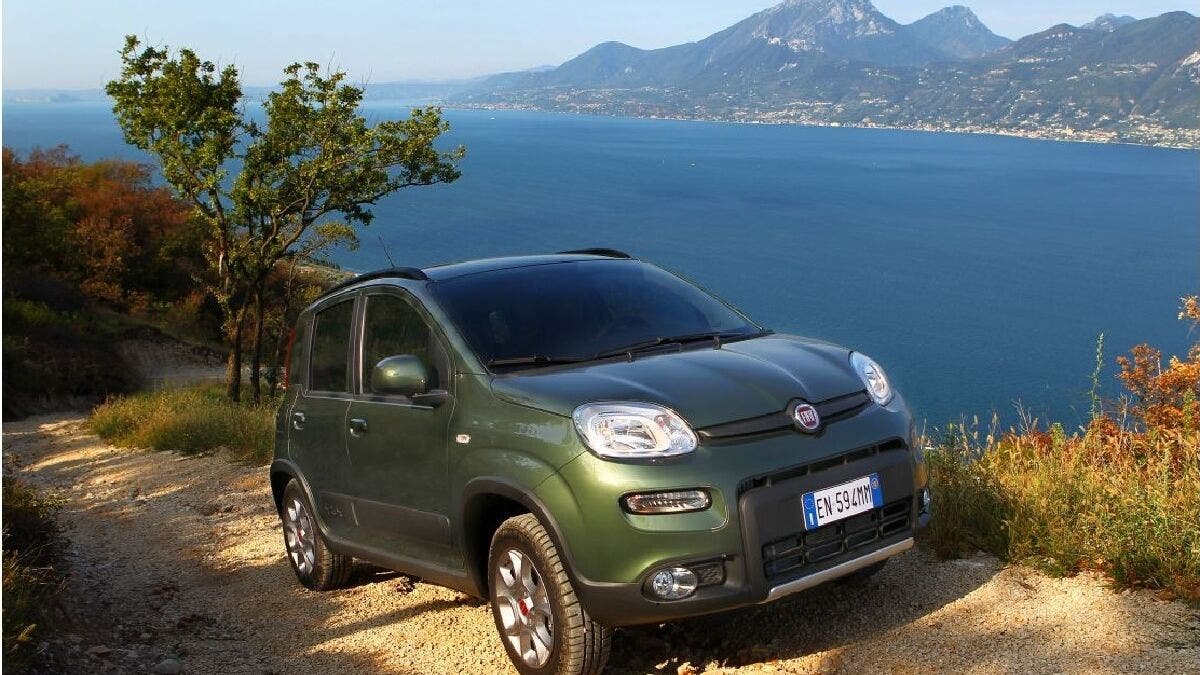 Fiat Panda non si ferma: la city car continuerà a essere prodotta anche  dopo il debutto del nuovo B-SUV 