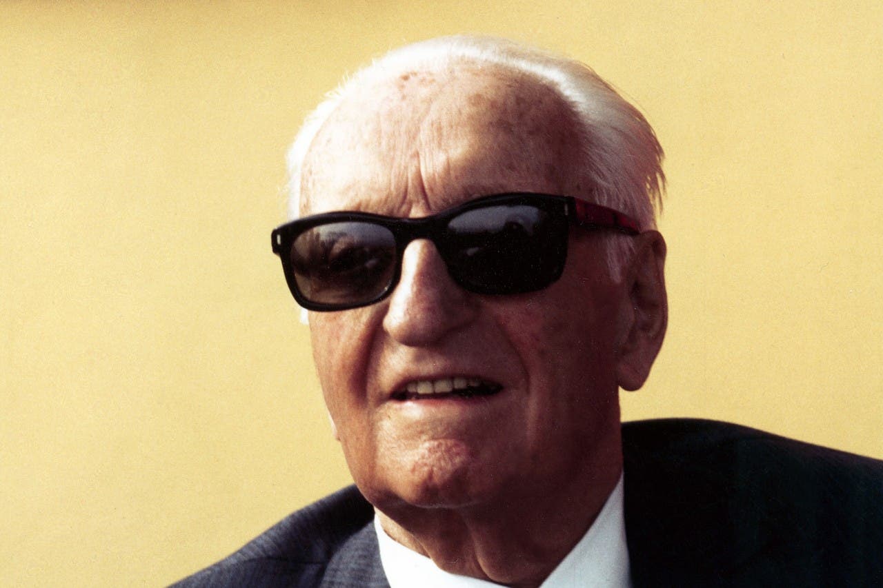 Il sosia di Enzo Ferrari, il fenomeno del web dalle coincidenze