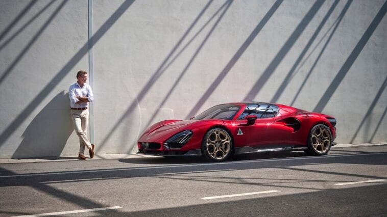 alfa romeo 33 stradale 2023 esterni rossi strada