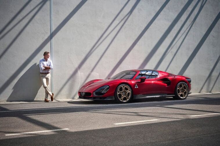 alfa romeo 33 stradale 2023 esterni rossi strada