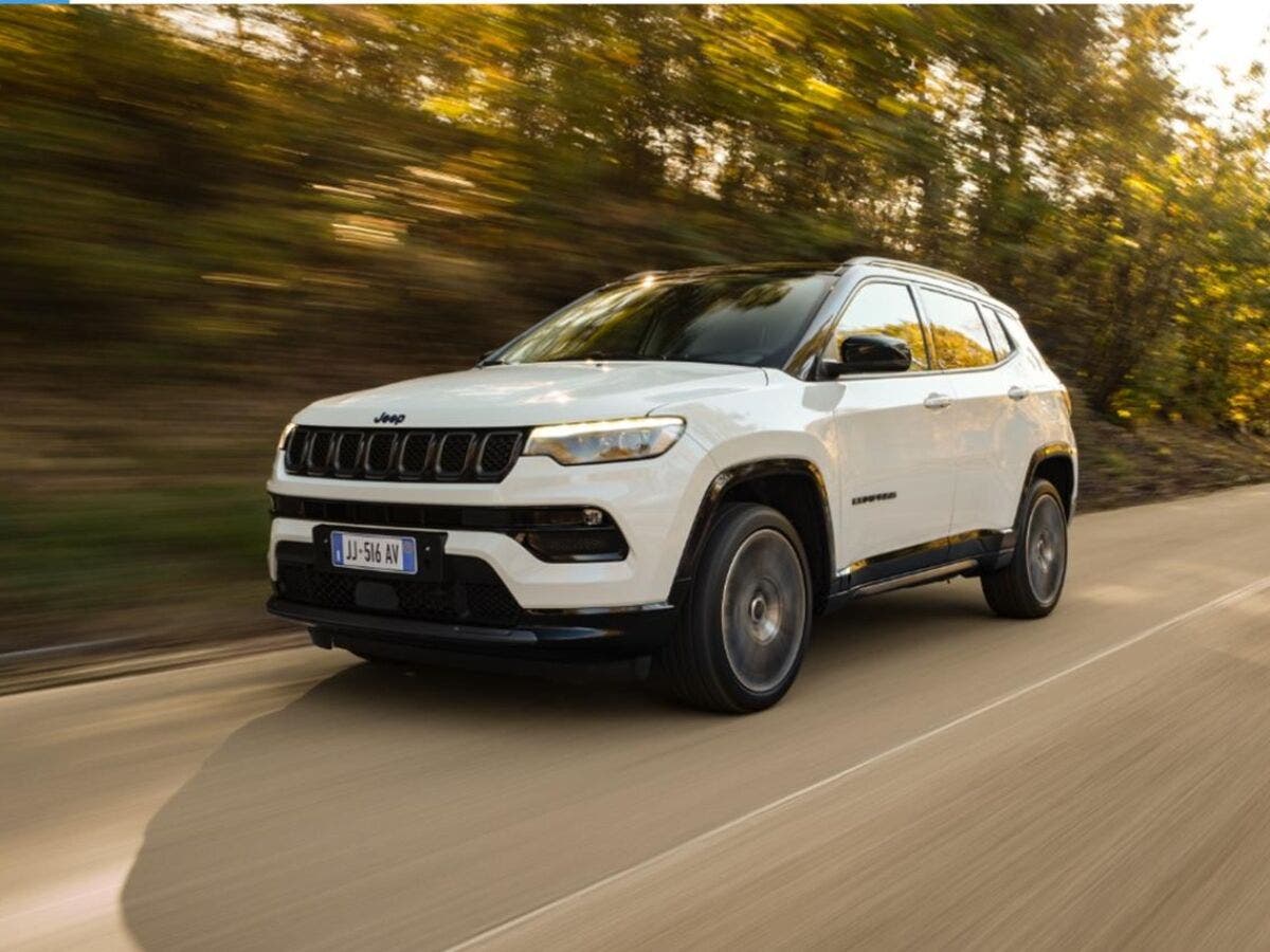 Jeep Compass 2025: immagini, dimensioni, motori, uscita 