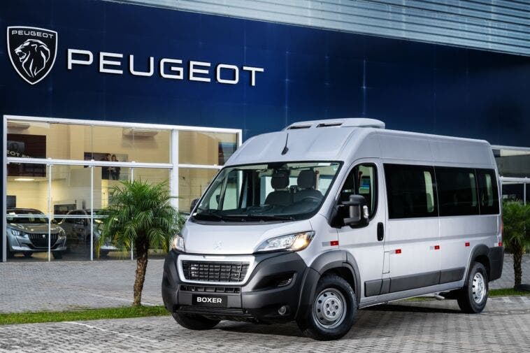 Peugeot Boxer Minibus