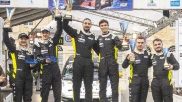 Luca Pröglhöf festeggia la vittoria nell'ADAC Opel Electric Rally Cup 2024