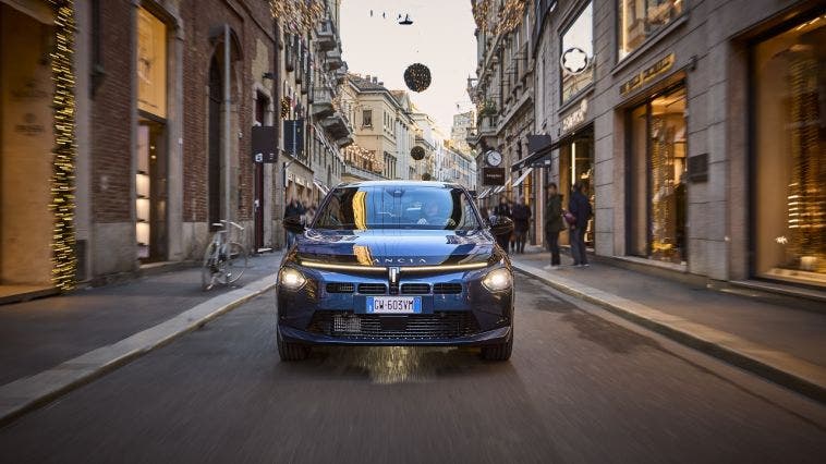 Nuova Lancia Ypsilon in Via Montenapoleone