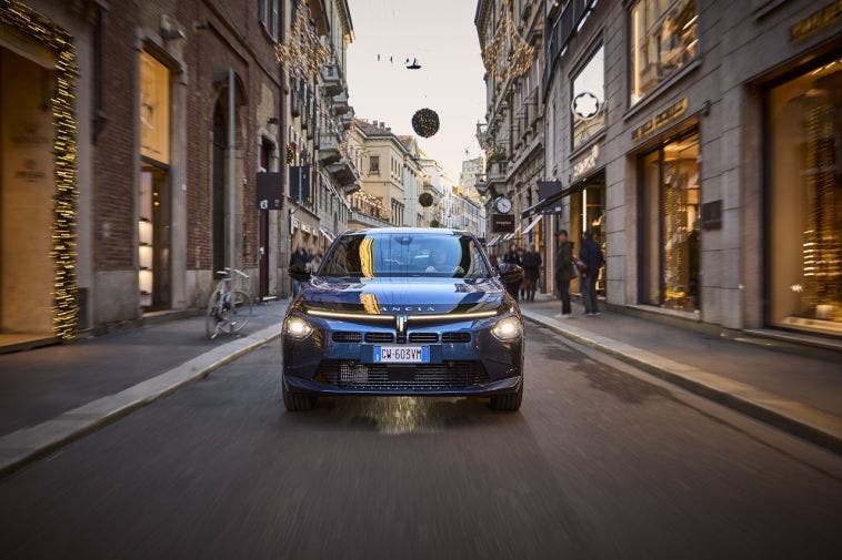 Nuova Lancia Ypsilon in Via Montenapoleone