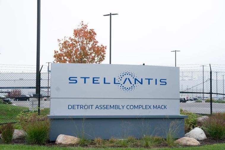 Stellantis Mack