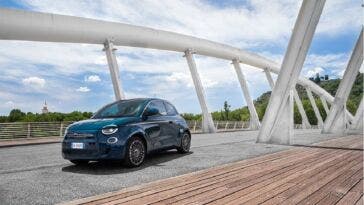 Fiat 500e si comporta bene nel test delle auto elettriche ADAC