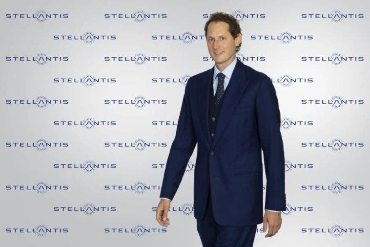 John Elkann: "Il nuovo CEO di Stellantis entro metà 2025, tanti candidati eccellenti"