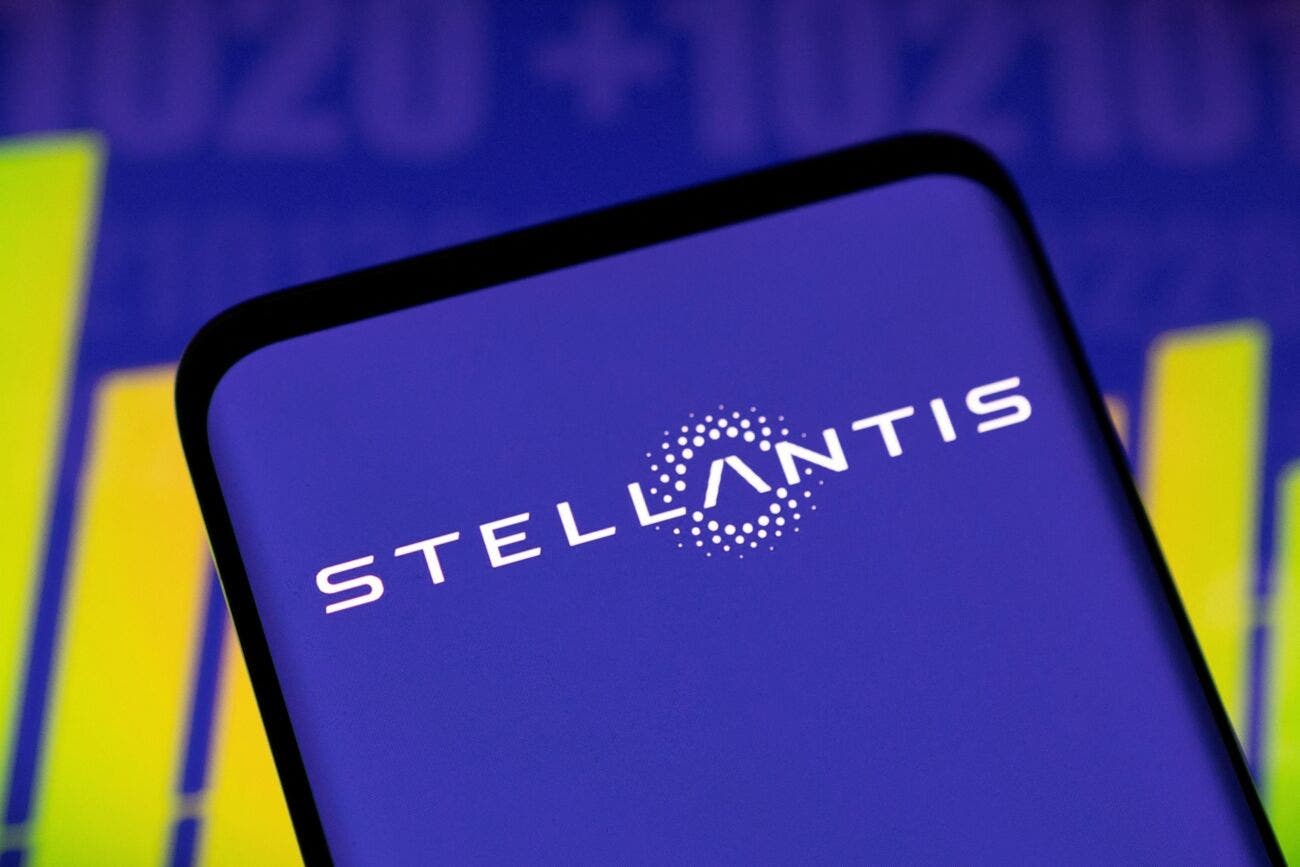 stellantis logo